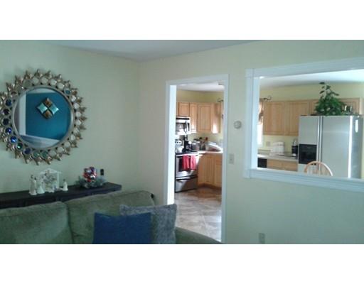 42 Stocker St, Springfield, MA 01129 photo 3