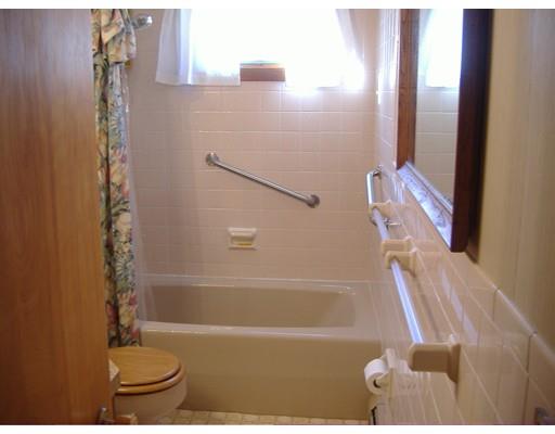 8 Schofield Ave, Dudley, MA 01571 photo 8