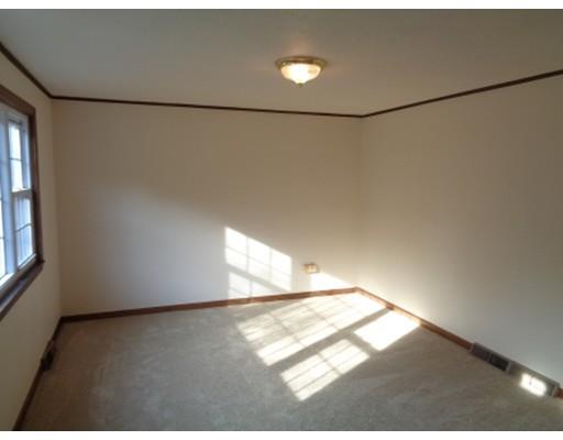 133 Entrybrook Dr, Springfield, MA 01108 photo 4