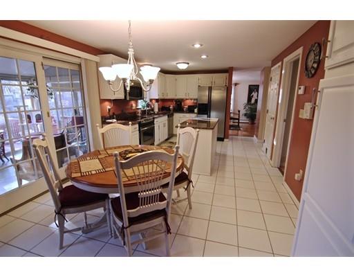 8 Hammersmith Dr, Saugus, MA 01906 photo 4