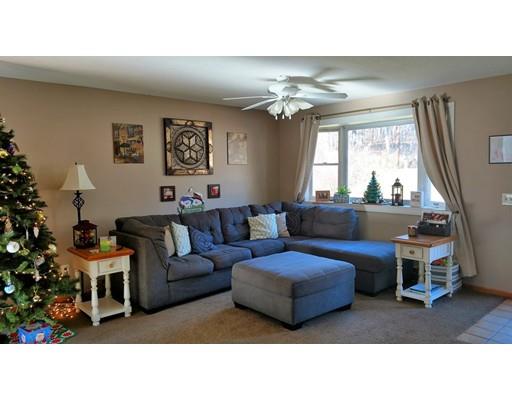 32 Plimpton Ave, Sturbridge, MA 01566 photo 2