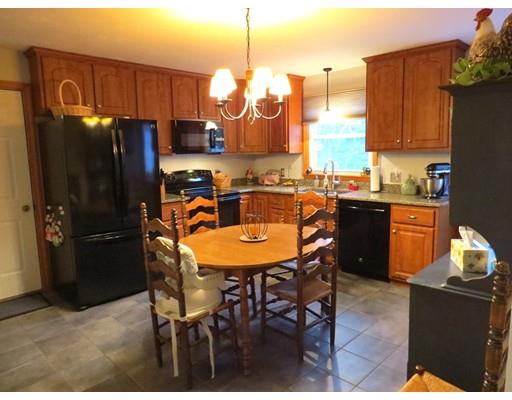 75 Peach St, Barre, MA 01005 photo 3