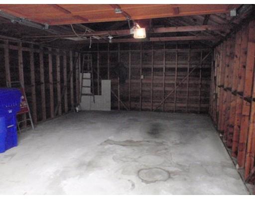 76 Merida St, Springfield, MA 01104 photo 3