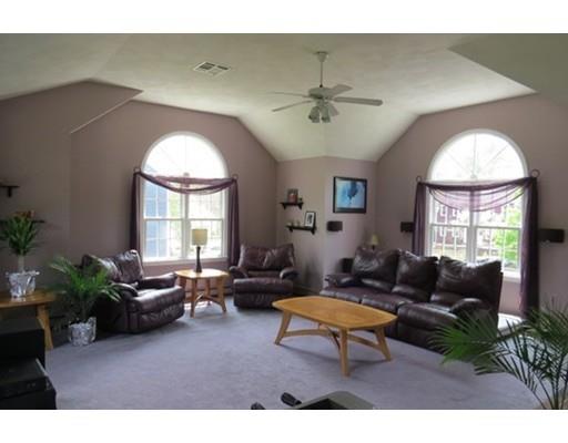 36 Florence Cir, Upton, MA 01568 photo 2