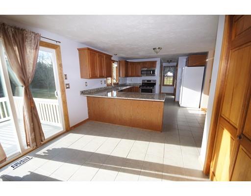 46 Pinecrest Rd, Uxbridge, MA 01569 photo 4