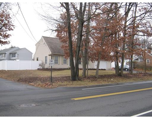 1398 Plumtree Rd, Springfield, MA 01119 photo 4