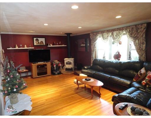2 Fieldstone Dr, Stoneham, MA 02180 photo 7