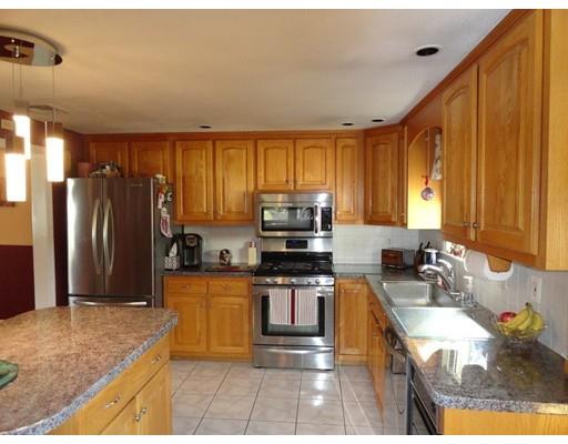 2 Fieldstone Dr, Stoneham, MA 02180 photo 3
