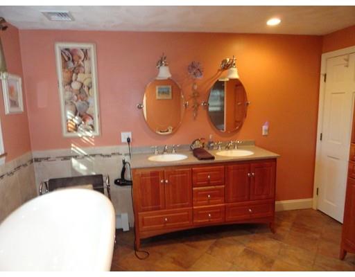 2 Fieldstone Dr, Stoneham, MA 02180 photo 10