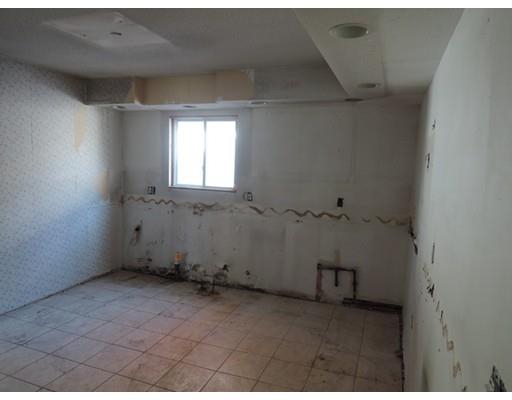 96 Vadnais St, Springfield, MA 01104 photo 8