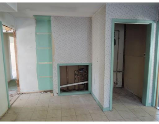 96 Vadnais St, Springfield, MA 01104 photo 9