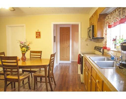36 Phillips St, Lawrence, MA 01843 photo 3