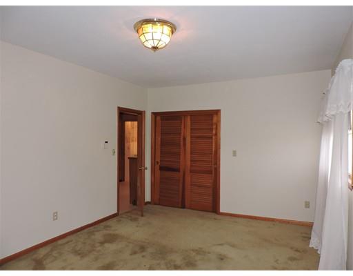13 Crown St, Webster, MA 01570 photo 17