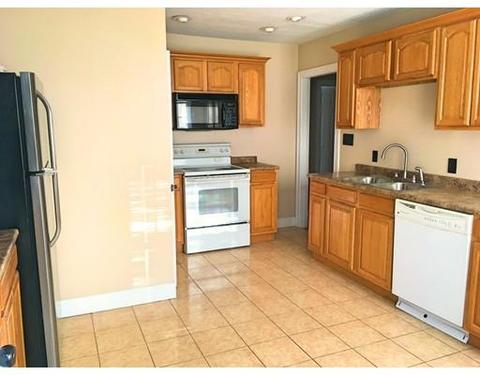 24 Joseph St, Springfield, MA 01119 photo 3