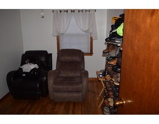 37 Suzanne St, Springfield, MA 01104 photo 11