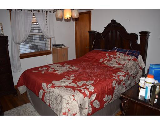 37 Suzanne St, Springfield, MA 01104 photo 9