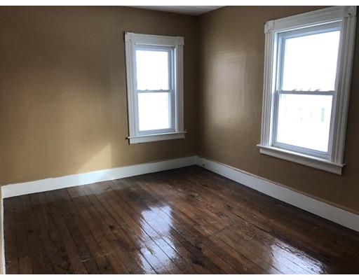 18 Silver St, Springfield, MA 01107 photo 7