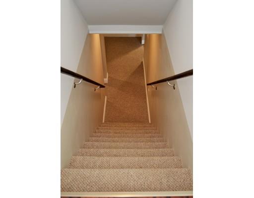 29 E Hill Rd, Springfield, MA 01109 photo 17