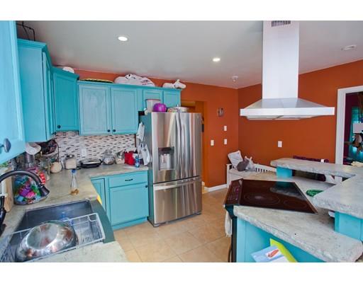 51 Howes St, Springfield, MA 01118 photo 4