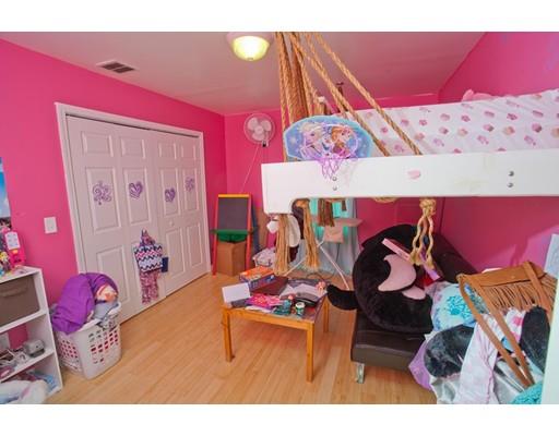 51 Howes St, Springfield, MA 01118 photo 13