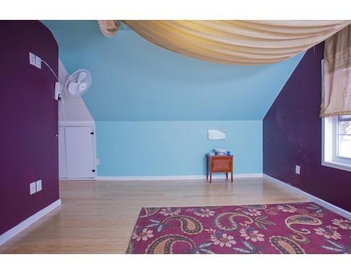 51 Howes St, Springfield, MA 01118 photo 12