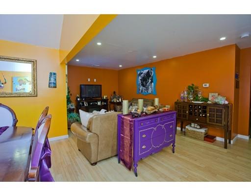 51 Howes St, Springfield, MA 01118 photo 9