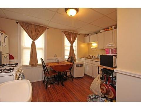 8 Oswald St, Worcester, MA 01607 photo 2