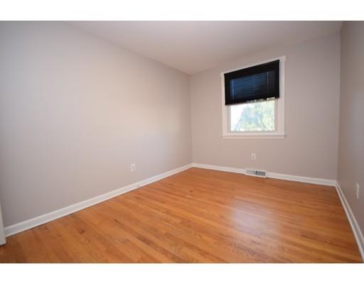 37 Parkerview St, Springfield, MA 01129 photo 9