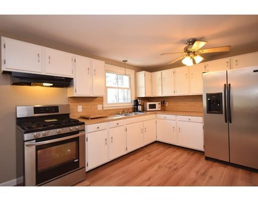 37 Parkerview St, Springfield, MA 01129 photo 3