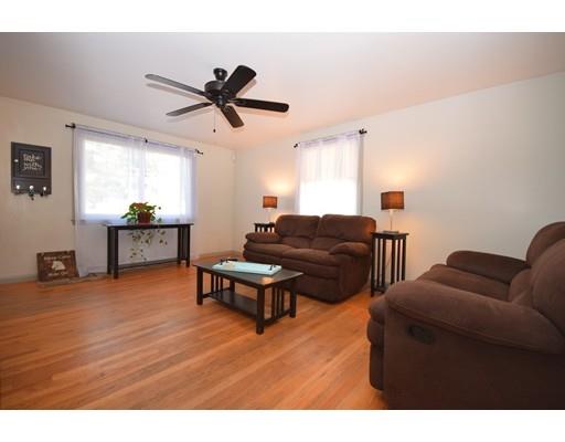 37 Parkerview St, Springfield, MA 01129 photo 5