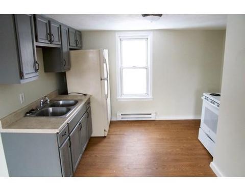 25 Pleasant St, Webster, MA 01570 photo 4