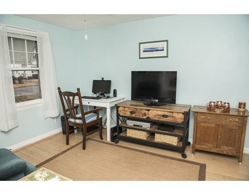 34 Tyrone St, Springfield, MA 01104 photo 5