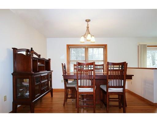 11 Peekskill Ave, Springfield, MA 01129 photo 5