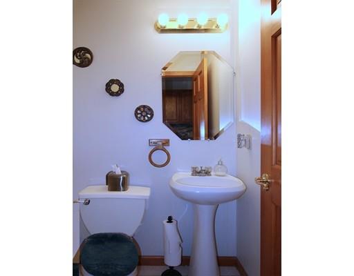 11 Peekskill Ave, Springfield, MA 01129 photo 8