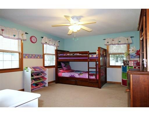 11 Peekskill Ave, Springfield, MA 01129 photo 13