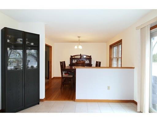 11 Peekskill Ave, Springfield, MA 01129 photo 9
