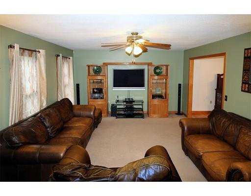 11 Peekskill Ave, Springfield, MA 01129 photo 4