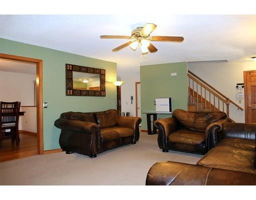 11 Peekskill Ave, Springfield, MA 01129 photo 3