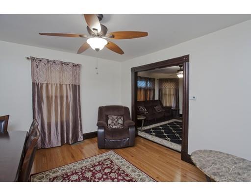 67 Grover St, Springfield, MA 01104 photo 2