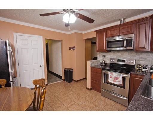67 Grover St, Springfield, MA 01104 photo 8