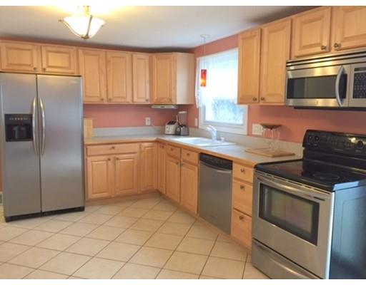 15 Bamforth Rd, Springfield, MA 01128 photo 2