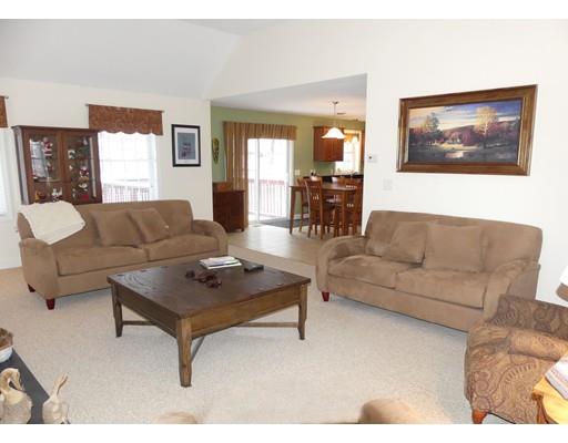 11 Cobblestone Rd, Pelham, NH 03076 photo 18