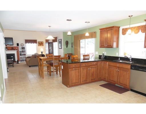 11 Cobblestone Rd, Pelham, NH 03076 photo 11