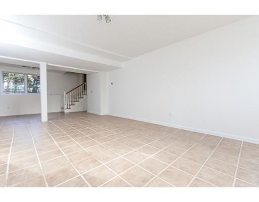 14 Eisenhower Cir, Wellesley, MA 02482 photo 18