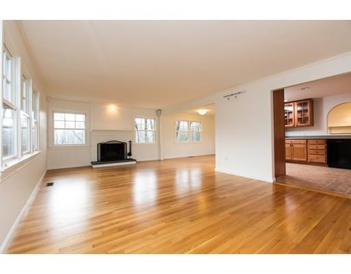14 Eisenhower Cir, Wellesley, MA 02482 photo 3