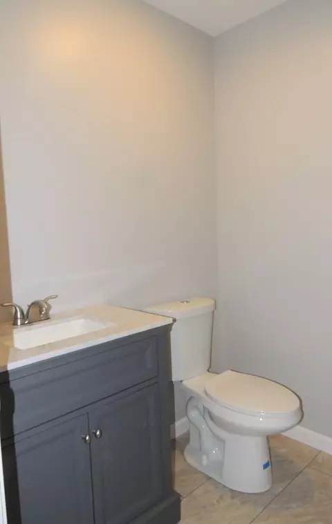 92-94 Manhattan St, Springfield, MA 01109 photo 8