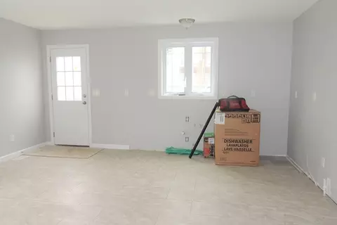 92-94 Manhattan St, Springfield, MA 01109 photo 5