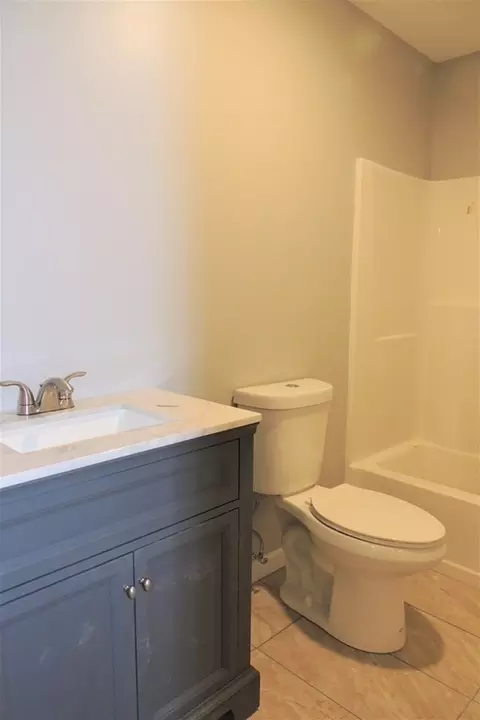 92-94 Manhattan St, Springfield, MA 01109 photo 13
