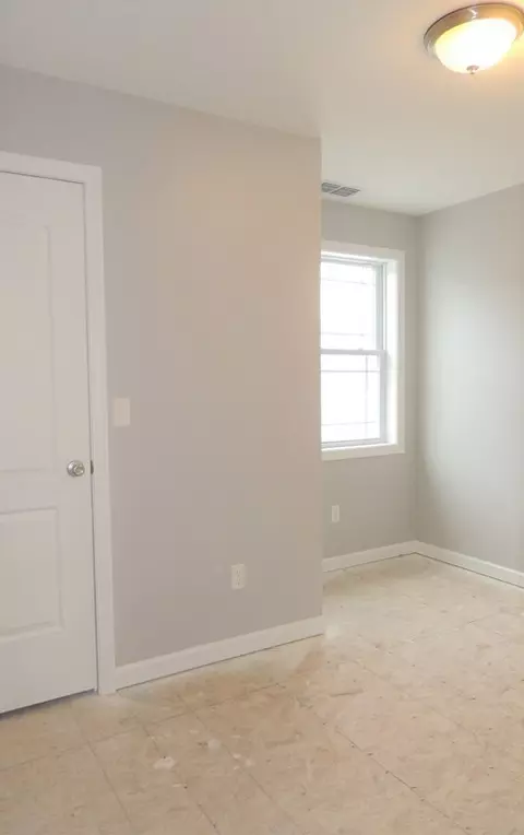 92-94 Manhattan St, Springfield, MA 01109 photo 11