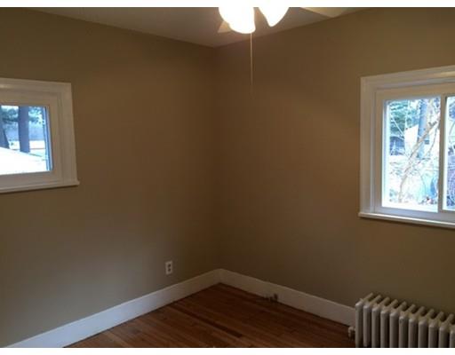 72 Parkerview St, Springfield, MA 01129 photo 9